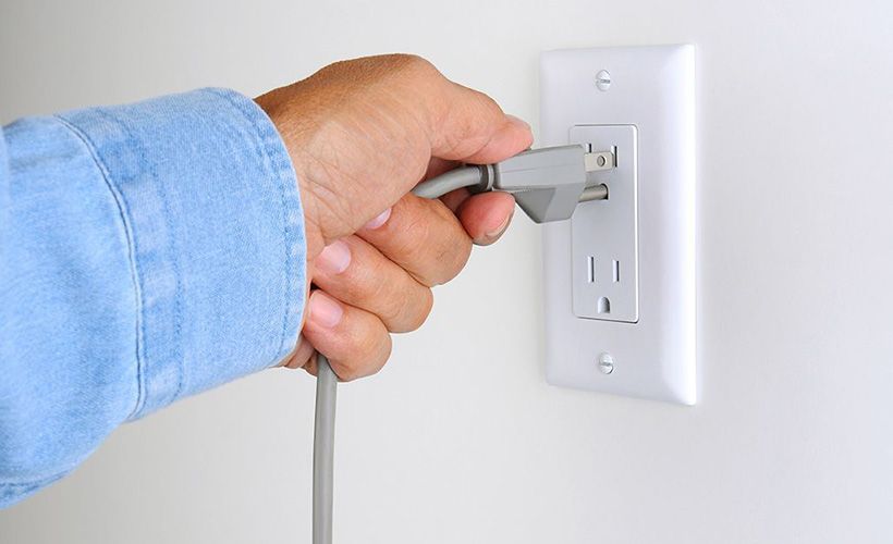 Fixing loose plugs that fall out of outlets, replacing electrical outlets: Warrenton & Culpeper